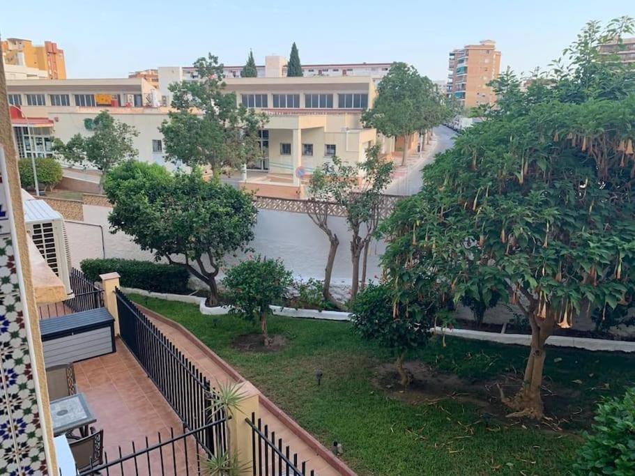 Апартаменты Apartamento En Carihuela Торремолинос Экстерьер фото